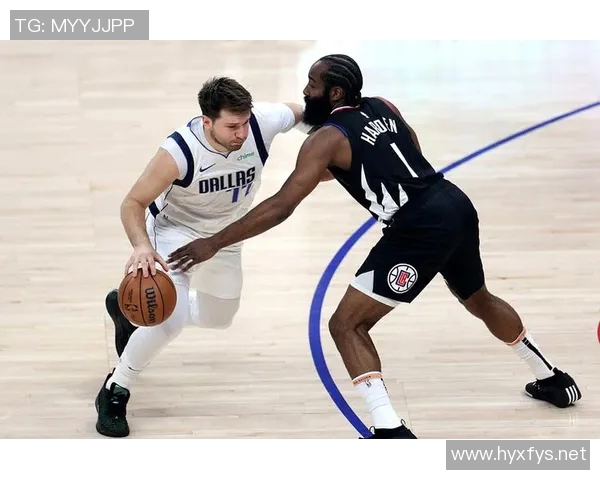 快船与爵士激战正酣NBA直播吧带你全程体验精彩瞬间